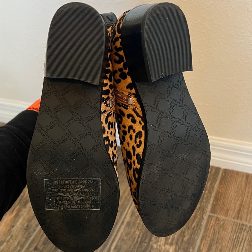Vionic Leopard Print Ankle Booties - 8.5 - EUC - Picture 7 of 9
